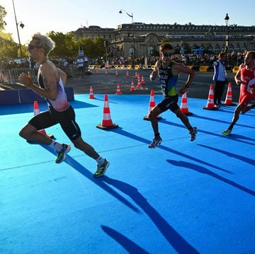 Dorian Coninx lidera una competición de triatlón dorian coninx lidera una competición de triatlón