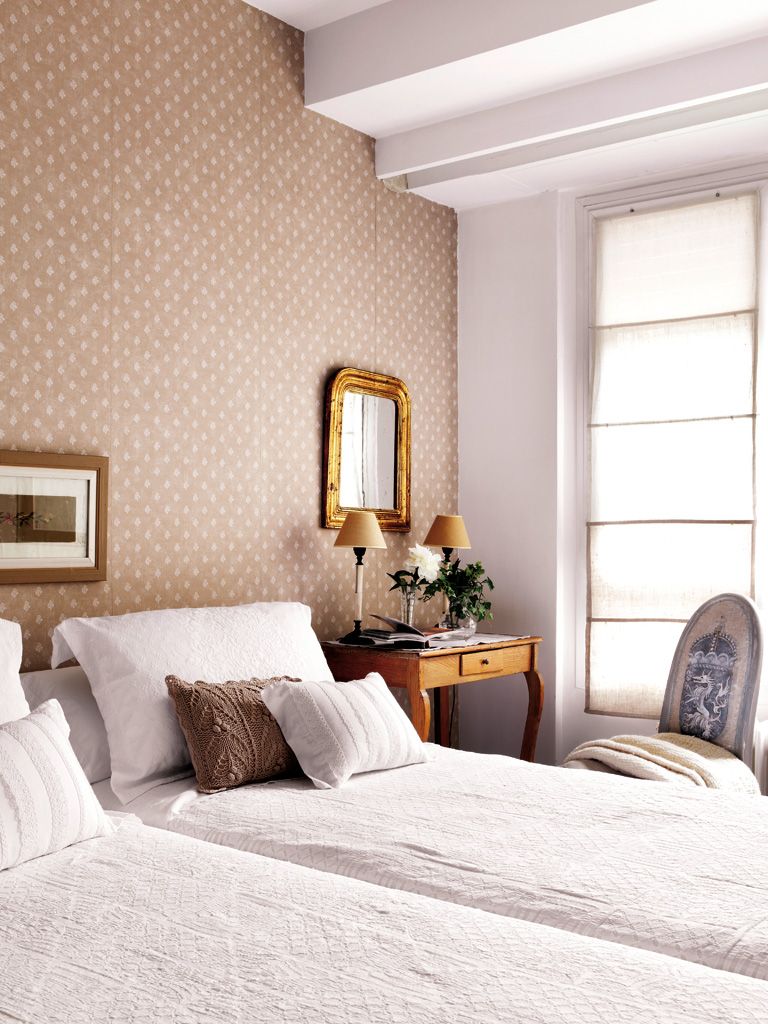 Bedroom, Furniture, Room, Bed, Interior design, Property, Bed sheet, Wall, Ceiling, Bed frame, 