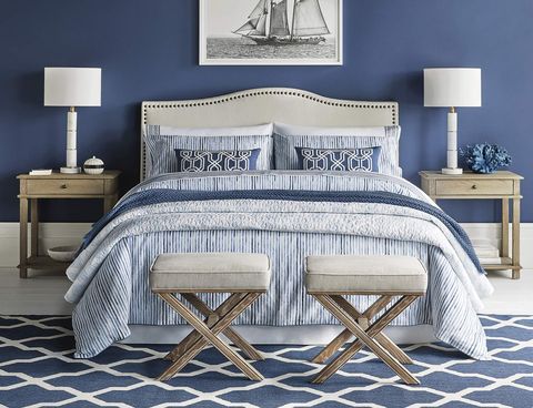 dormitorio azul de estilo clásico