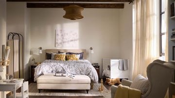 dormitorio de matrimonio con cuna