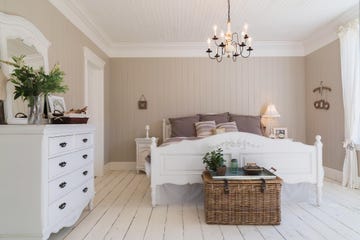 maisons du monde rebaja a sólo 5 euros una lámpara de sobremesa perfecta para dormitorios, recibidores y salones de casas pequeñas