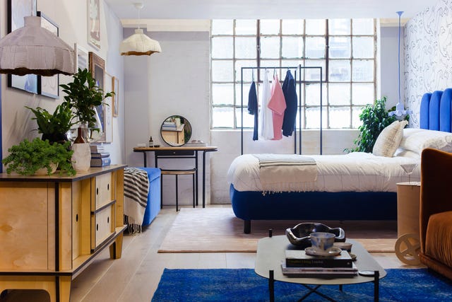 dormitorio con vestidor y zona de estar integrada de diseño moderno