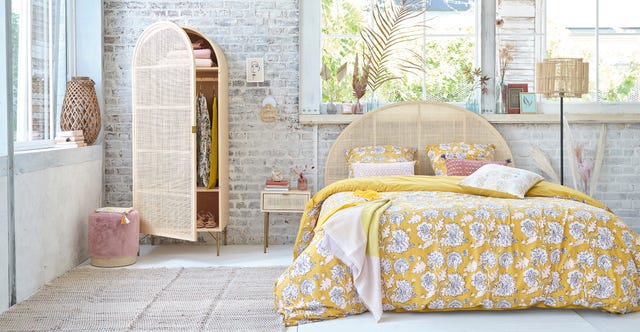 dormitorio con decoración de verano