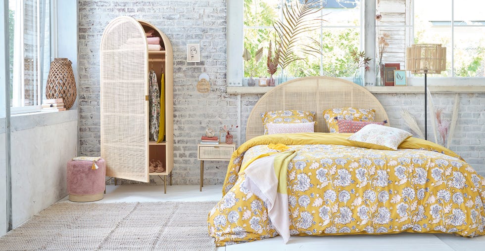 dormitorio con decoración de verano
