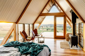 dormitorio en una cabaña de diseño moderno