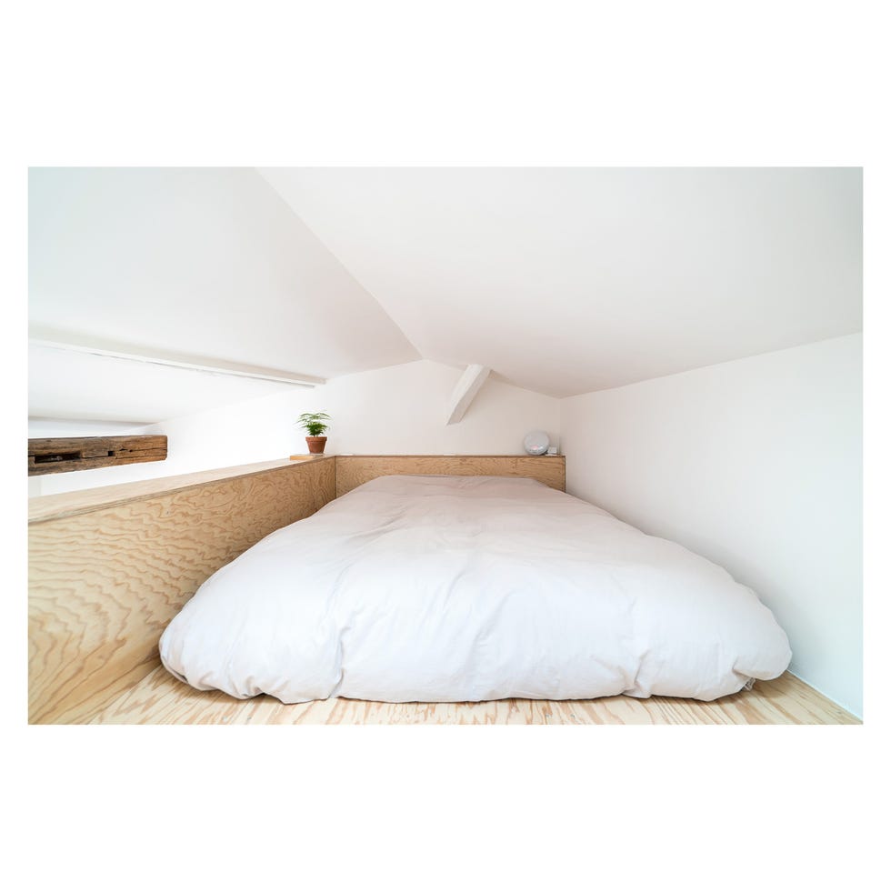 estudio 24m2 en parís de biloba architecture, con dormitorio en altillo