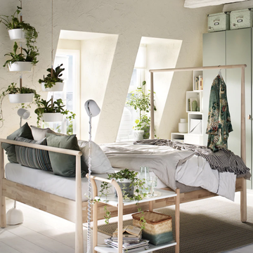 dormitorio de ikea decorado en tonos verdes