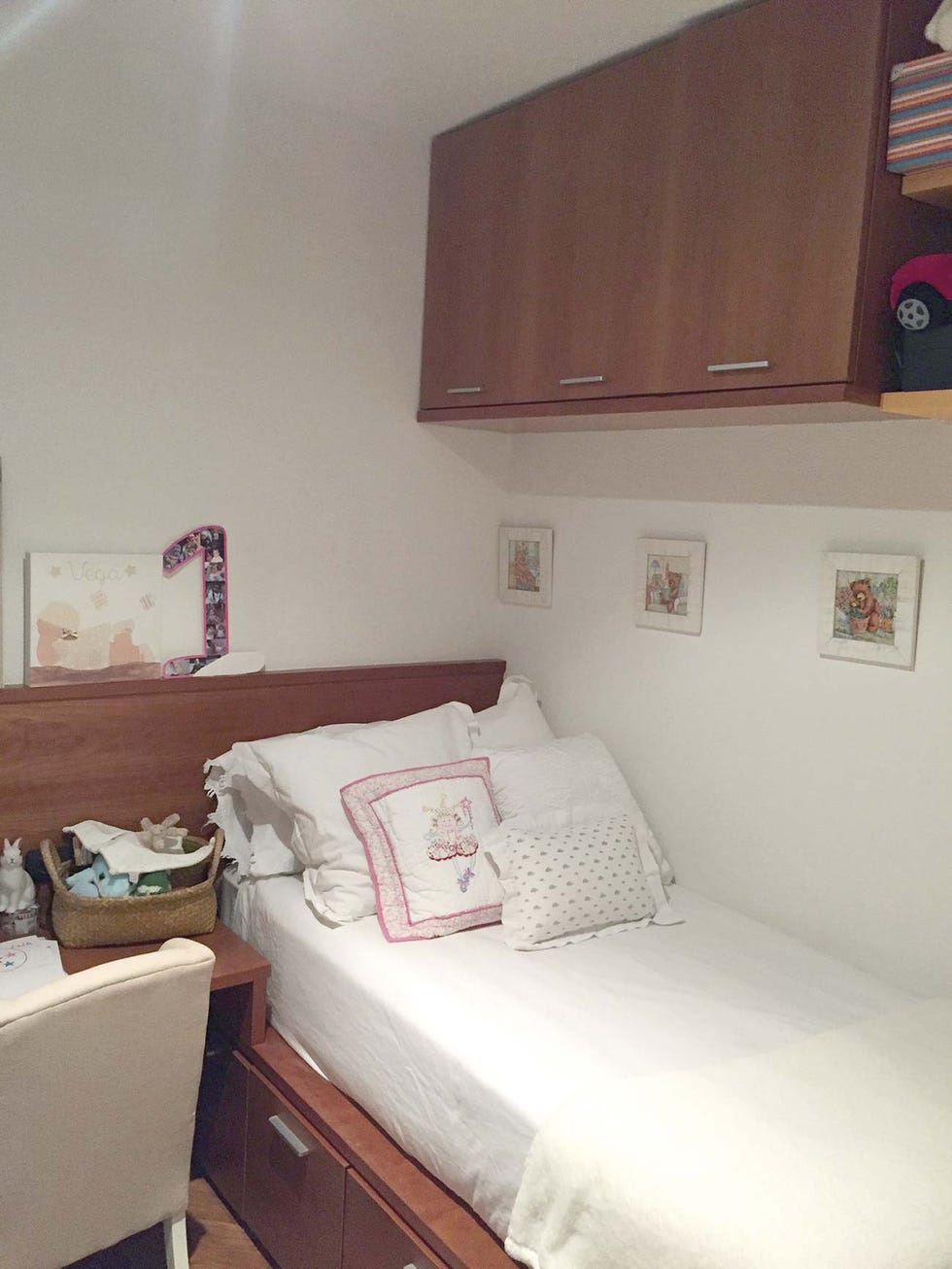 dormitorio infantil con literas tipo tren antes y después