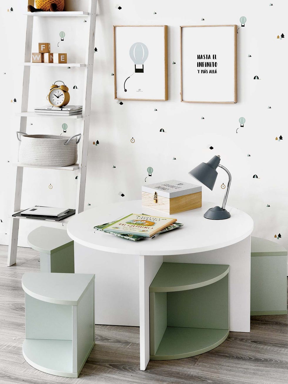 Dormitorio infantil: Mesa redonda de juegos