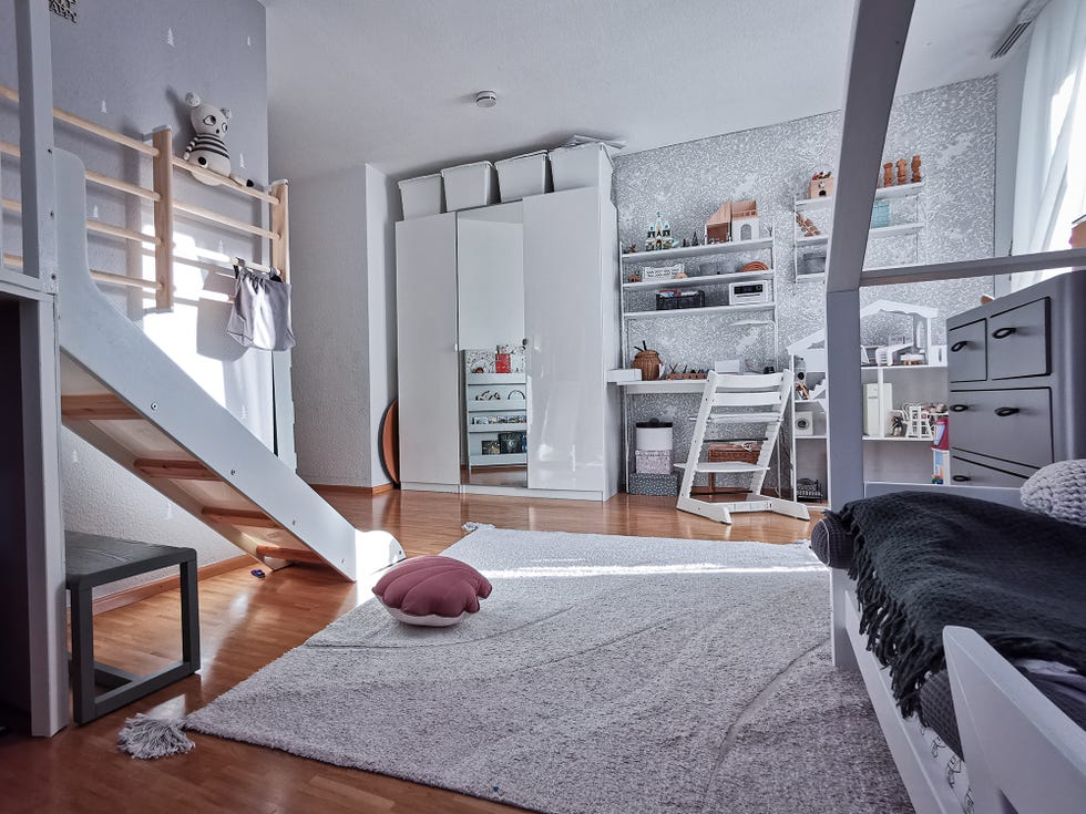 Dormitorio infantil con zona de juegos