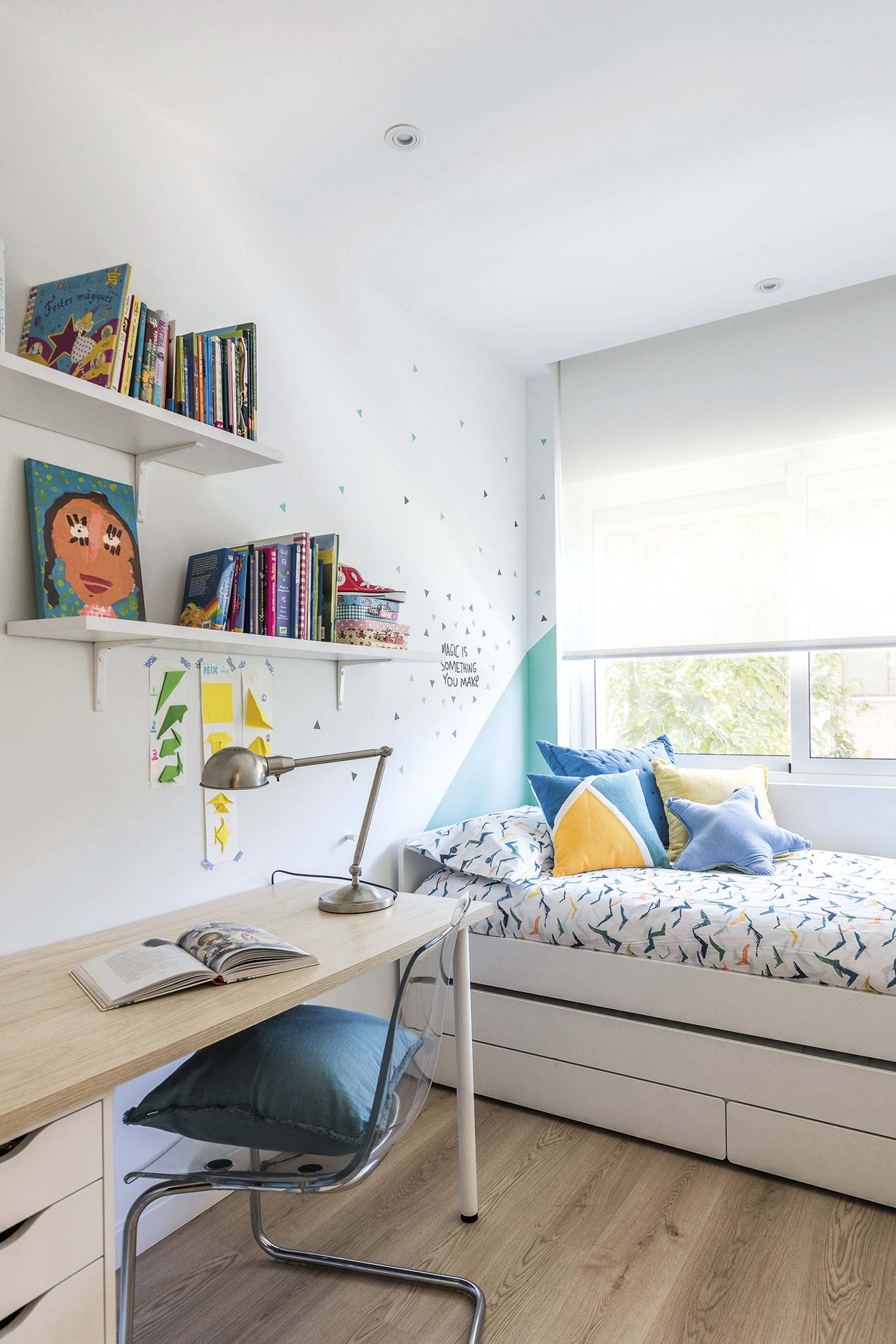 dormitorio juvenil con escritorio