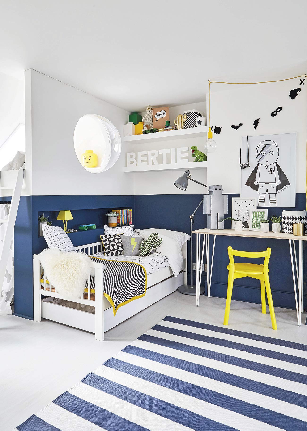 dormitorio juvenil en azul y blanco