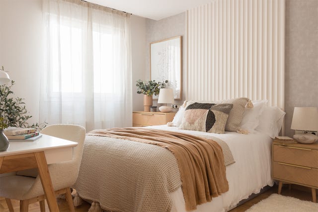 dormitorio juvenil con escritorio en tonos neutros