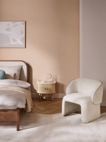 dormitorio moderno mesita de noche madera acanalada