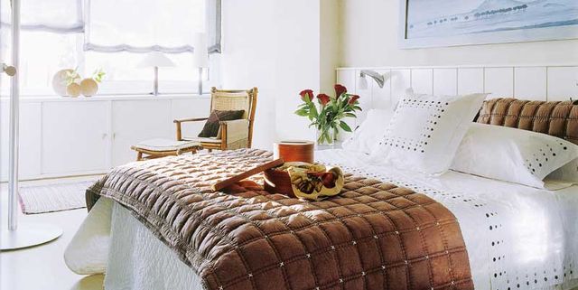 Bedroom, Furniture, Room, Bed, Interior design, Property, Bed frame, Bed sheet, Bedding, Wall, 