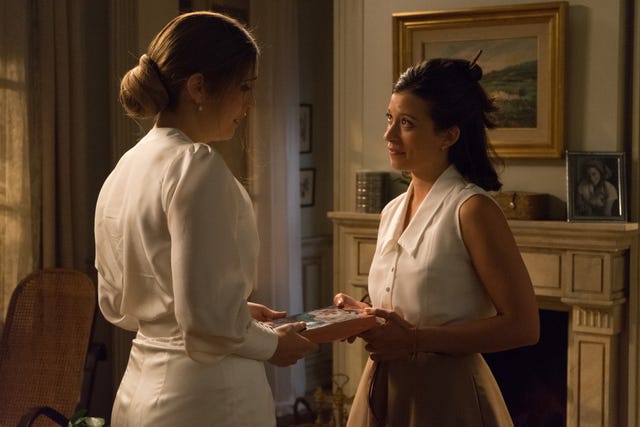 carmen y julia deben tomar una importante decisión que marcará su futuro para siempre