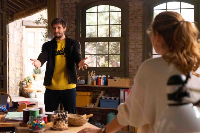 sergio aparece de nuevo en la vida de julia con intenciones desconocidas