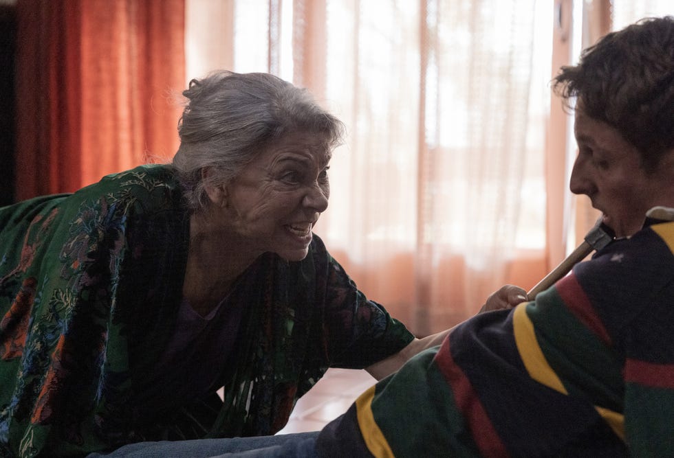 dos tumbas. kiti manver as isabel, carlos scholz as beltrán in episode 01 of dos tumbas. cr. jorge fuembuena/netflix © 2024
