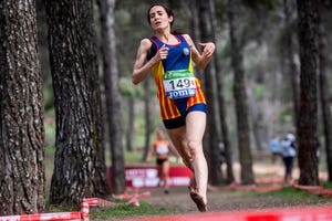 douae ouboukir corre descalza el campeonato de españa de cross del cerro de los Ángeles de getafe