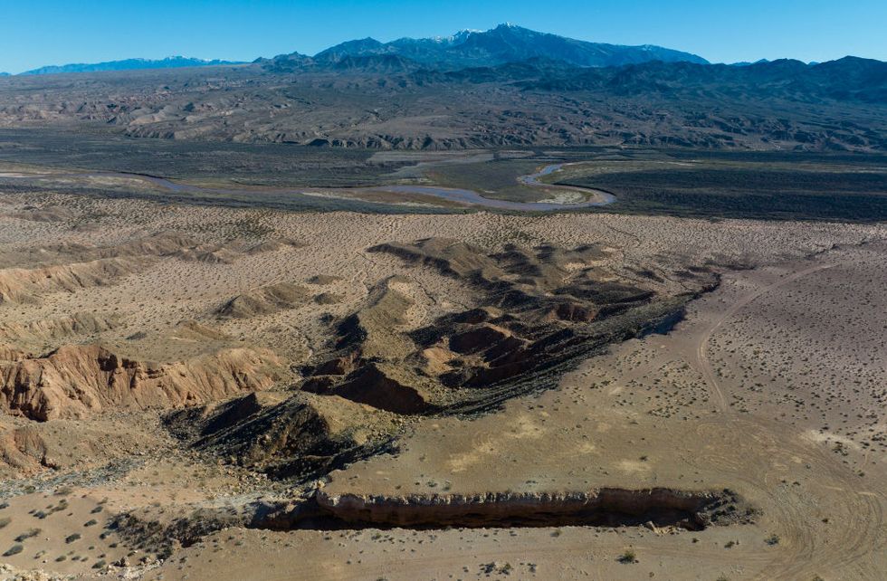 double negative is a work of land art by the artist michael heizer
