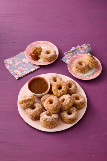 pioneer woman doughnuts with salted caramel sauce