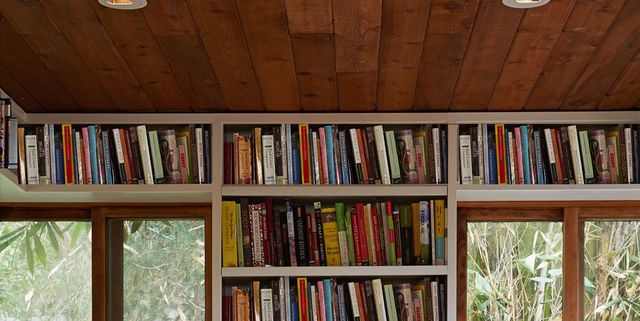 9 Foolproof Bookshelf Decorating Ideas