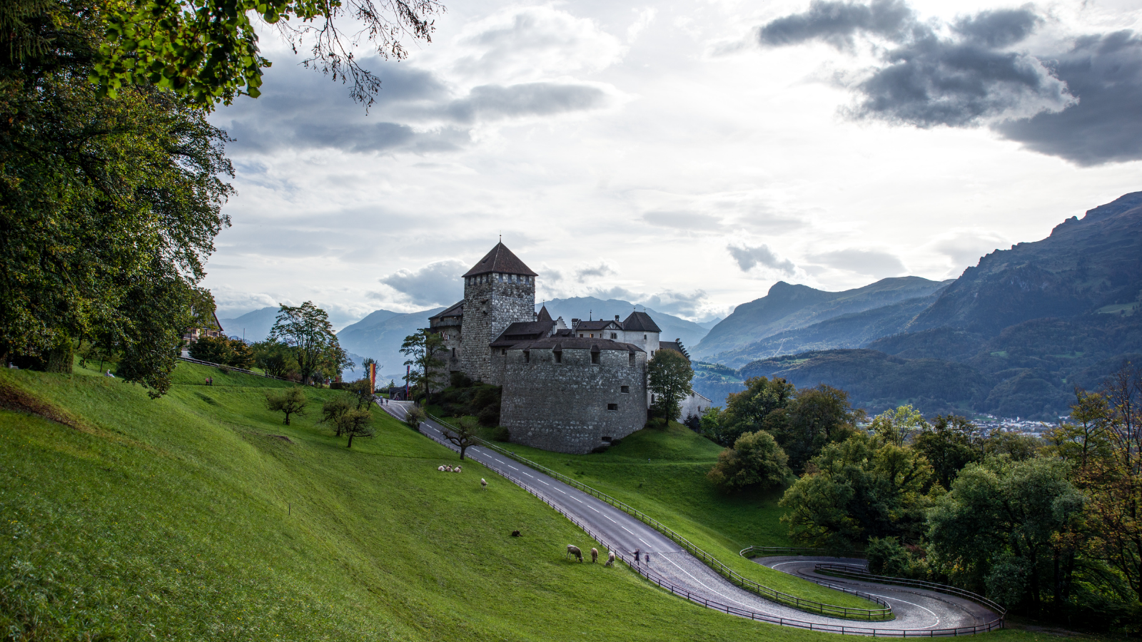 Liechtenstein, il paradiso dei denti finti 