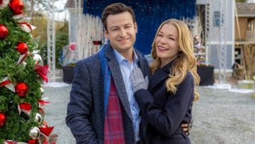 People, Red, Blue, Fashion, Event, Smile, Tree, Christmas, Christmas eve, Happy, 