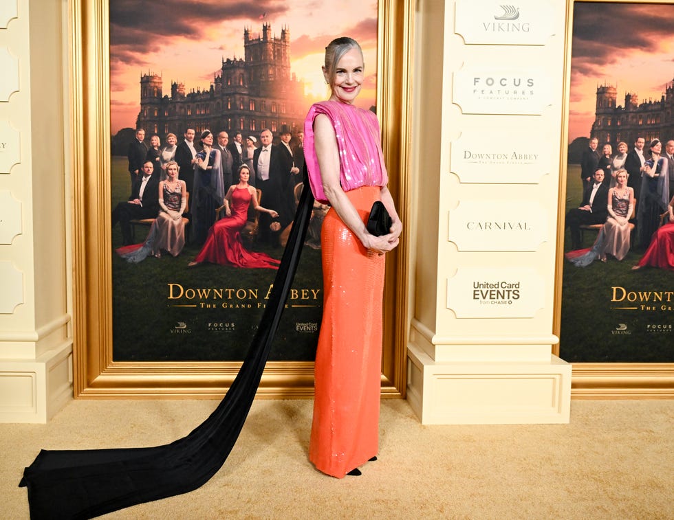 downton elizabeth mcgovern grey hair