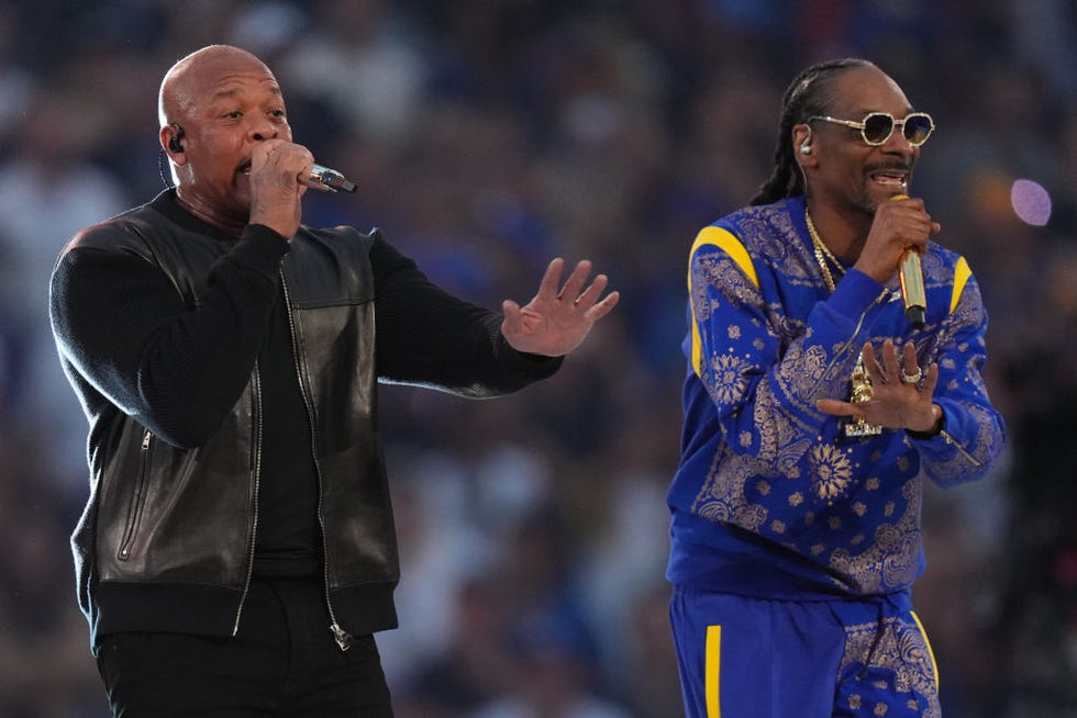 Le Dr Dre et Snoop Dogg ont échantillonné David McCallum pour Dr Dre et Snooop Dogg chantent au Super Bowl