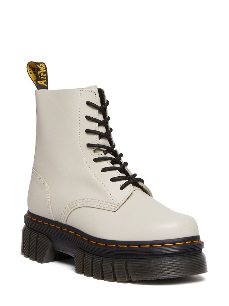 Anfibi inverno 2023: stivali stringati e combat boots da comprare