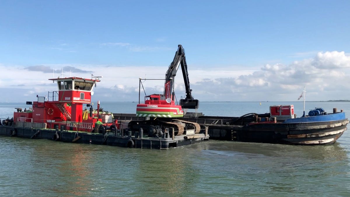 Sinds september vindt in het Markermeer vlak onder de rook van Almere iets bijzonders plaats een Nederlandse variant opDrain the Oceans