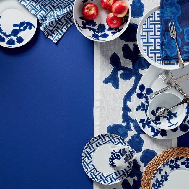 Blue and white porcelain, Blue, Porcelain, Cobalt blue, Plate, Dishware, Textile, Pattern, Tableware, Dinnerware set, 