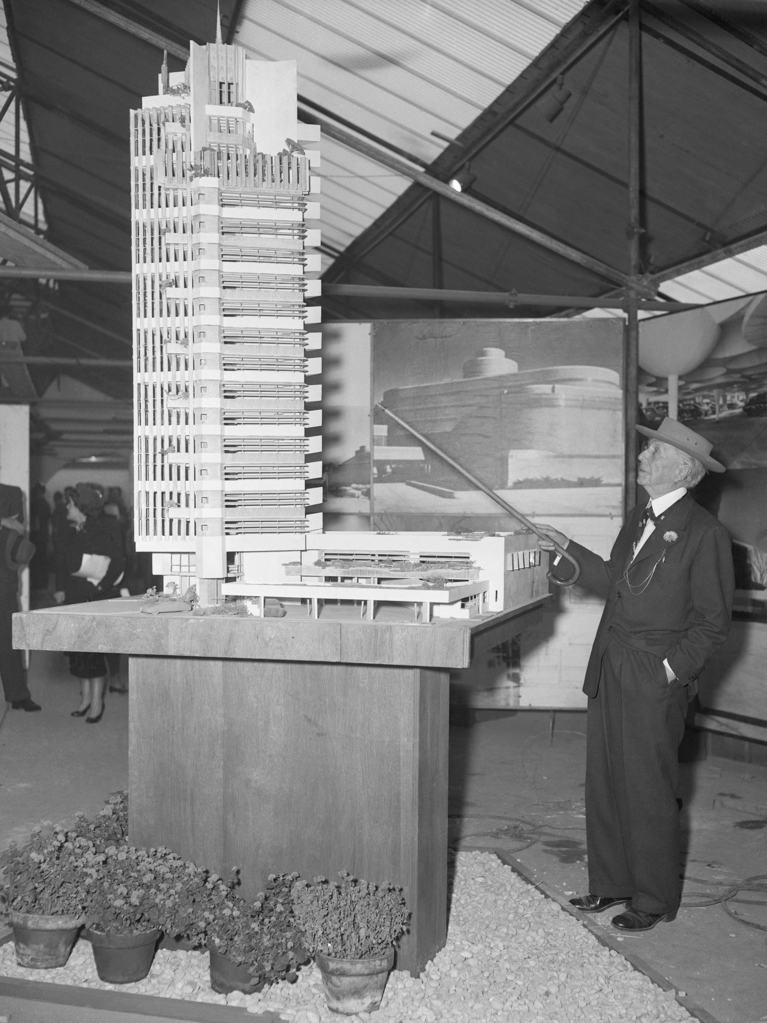 ■ Details of Frank Lloyd Wright Frank Lloyd Wright - Wikipedia