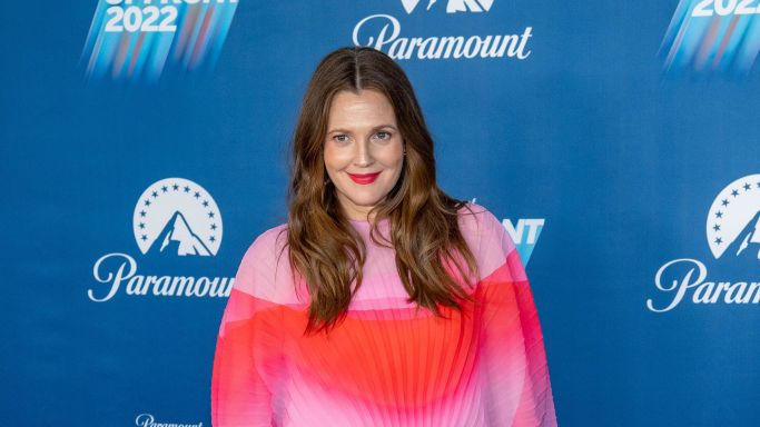 preview for You Won’t Believe What DREW BARRYMORE Keeps In Her Everyday Makeup Bag!