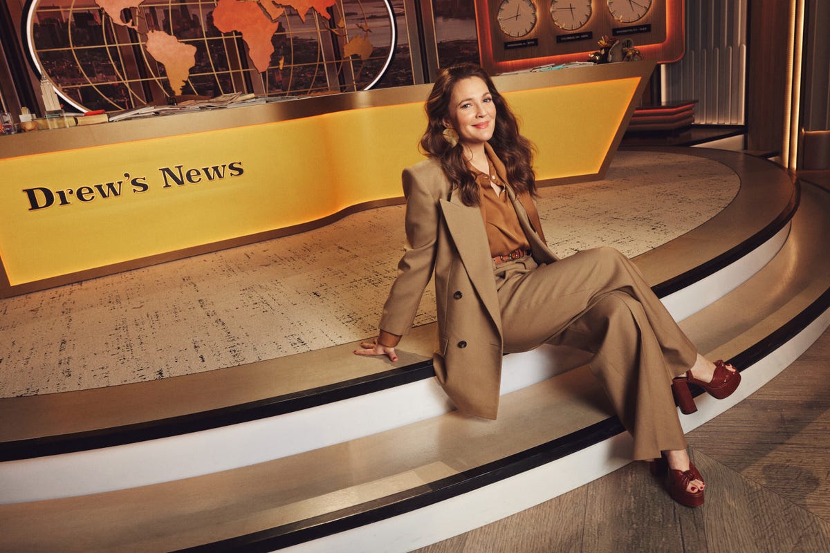 preview for You Won’t Believe What DREW BARRYMORE Keeps In Her Everyday Makeup Bag!