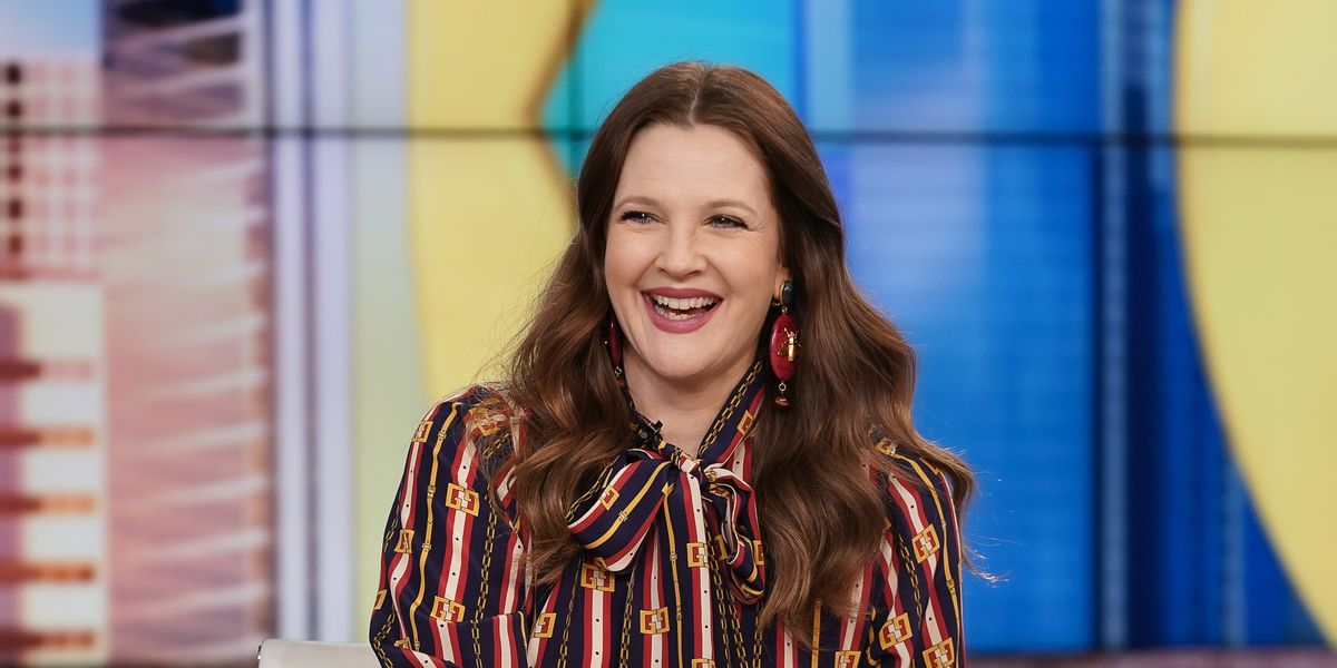 https://hips.hearstapps.com/hmg-prod/images/drew-barrymore-willl-join-cbs-this-morning-co-hosts-gayle-news-photo-1643222723.jpg?crop=0.772xw:0.579xh;0.119xw,0.0264xh&resize=1200:*