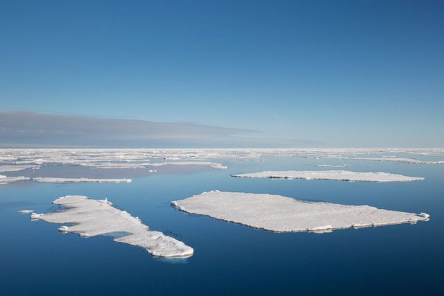 https://hips.hearstapps.com/hmg-prod/images/drift-ice-ice-floes-in-the-arctic-ocean-nordaustlandet-news-photo-923317040-1544560436.jpg?resize=640:*