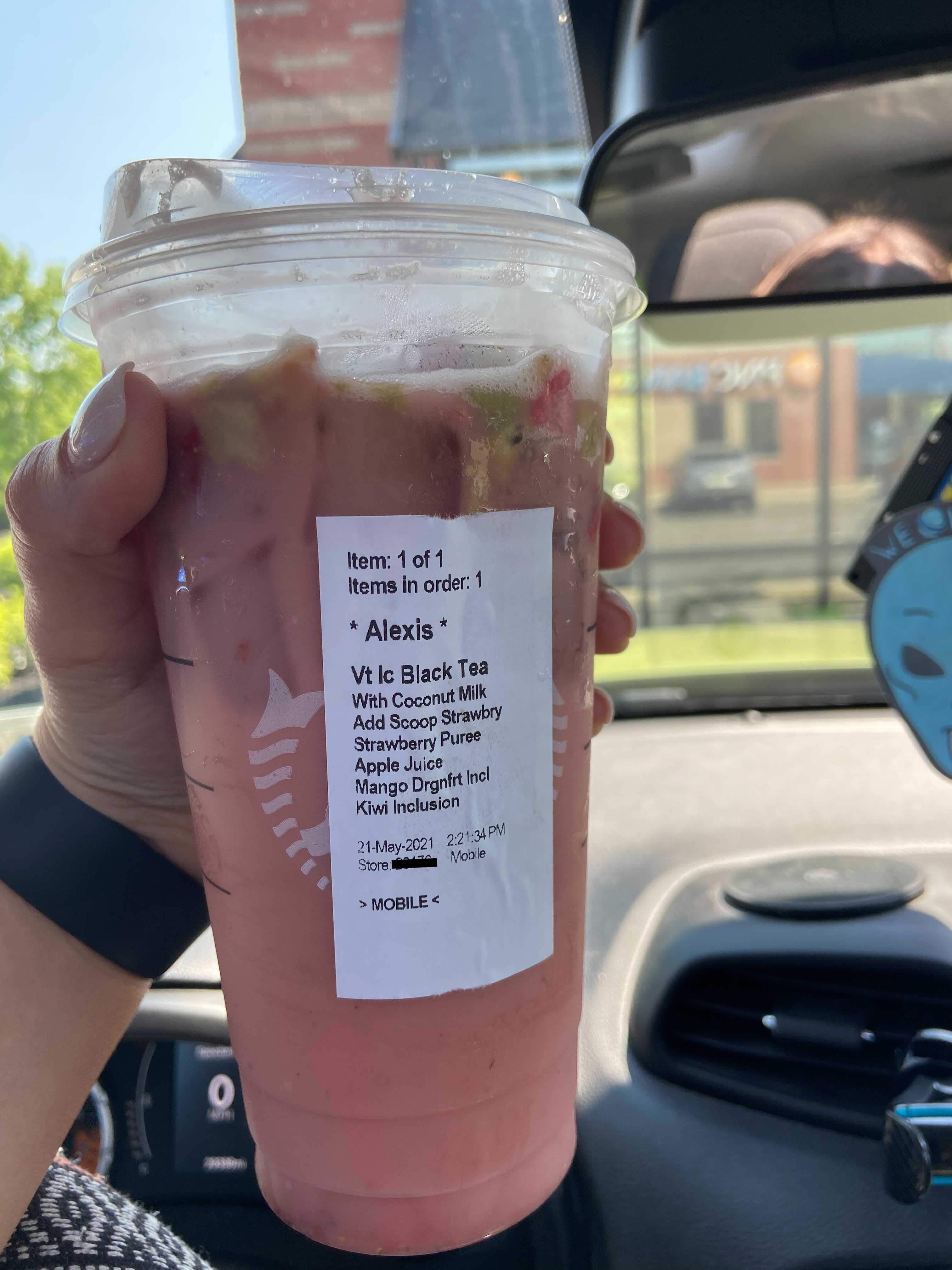 This Starbucks Drink Tastes Like A Tropical Smoothie