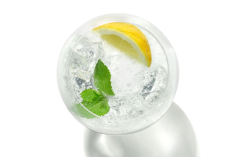 Glass, Liquid, Circle, Citrus, Ball, Distilled beverage, Sphere, Lemon, Transparent material, Cocktail garnish, 