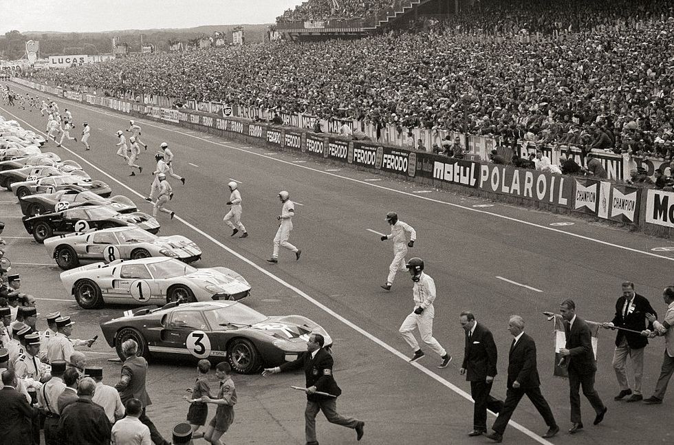 start of the le mans race