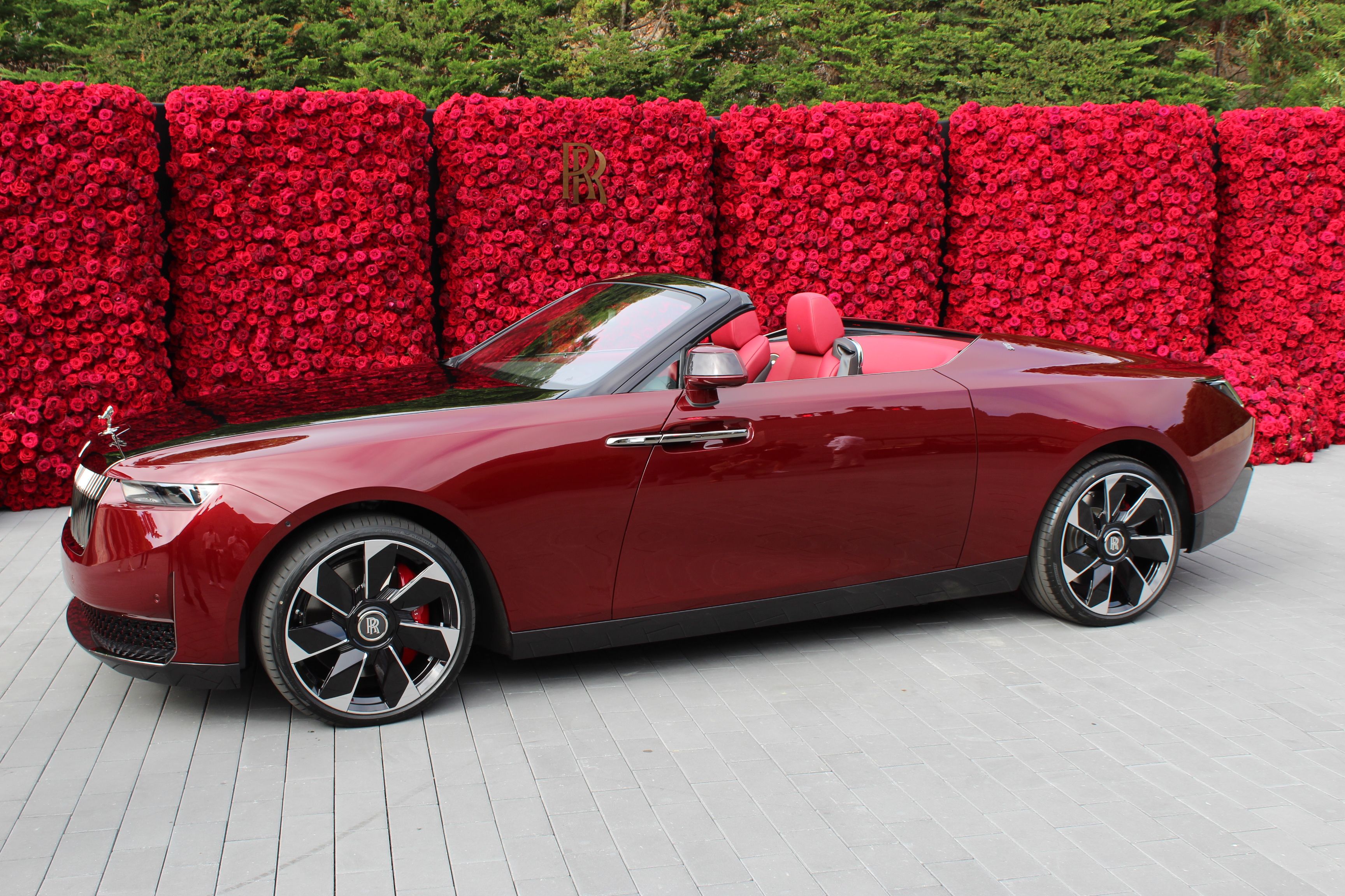 Rolls-Royce Droptail Is an Extravagant Two-Seat Roadster