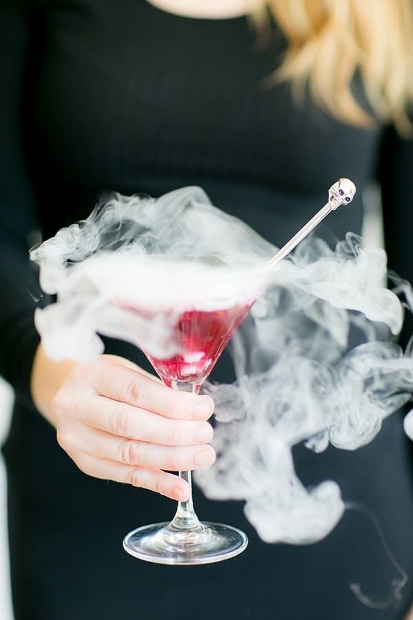 How to Use Dry Ice in Halloween Cocktails – Holiday Cottage