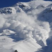 dry snow avalanche with a powder cloudcaucasus