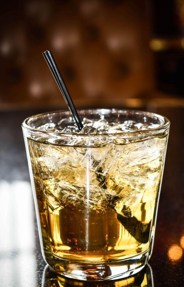 Drink, Distilled beverage, Alcoholic beverage, Rusty nail, Old fashioned glass, Alcohol, Cocktail, Highball, Highball glass, Liqueur, 