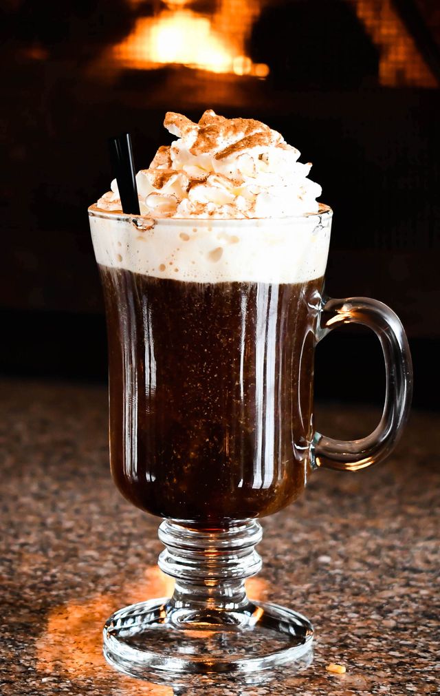 Irish coffee, Whipped cream, Drink, Cream, Food, Irish cream, Non-alcoholic beverage, Floats, Frappé coffee, Hot chocolate, 