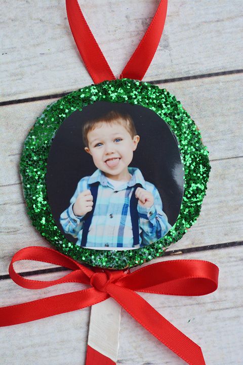 diy holiday crafts   popsicle stick photo ornaments