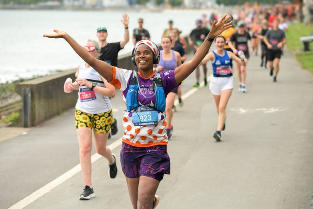 woman running the swansea marathon