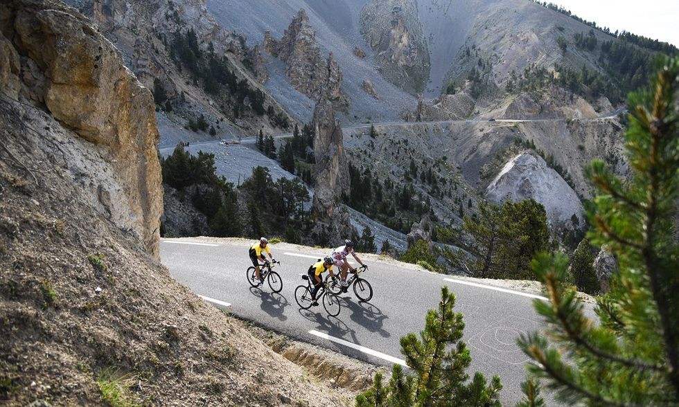 Cycling, Mountainous landforms, Mountain range, Mountain pass, Vehicle, Mountain, Outdoor recreation, Road cycling, Alps, Recreation, 