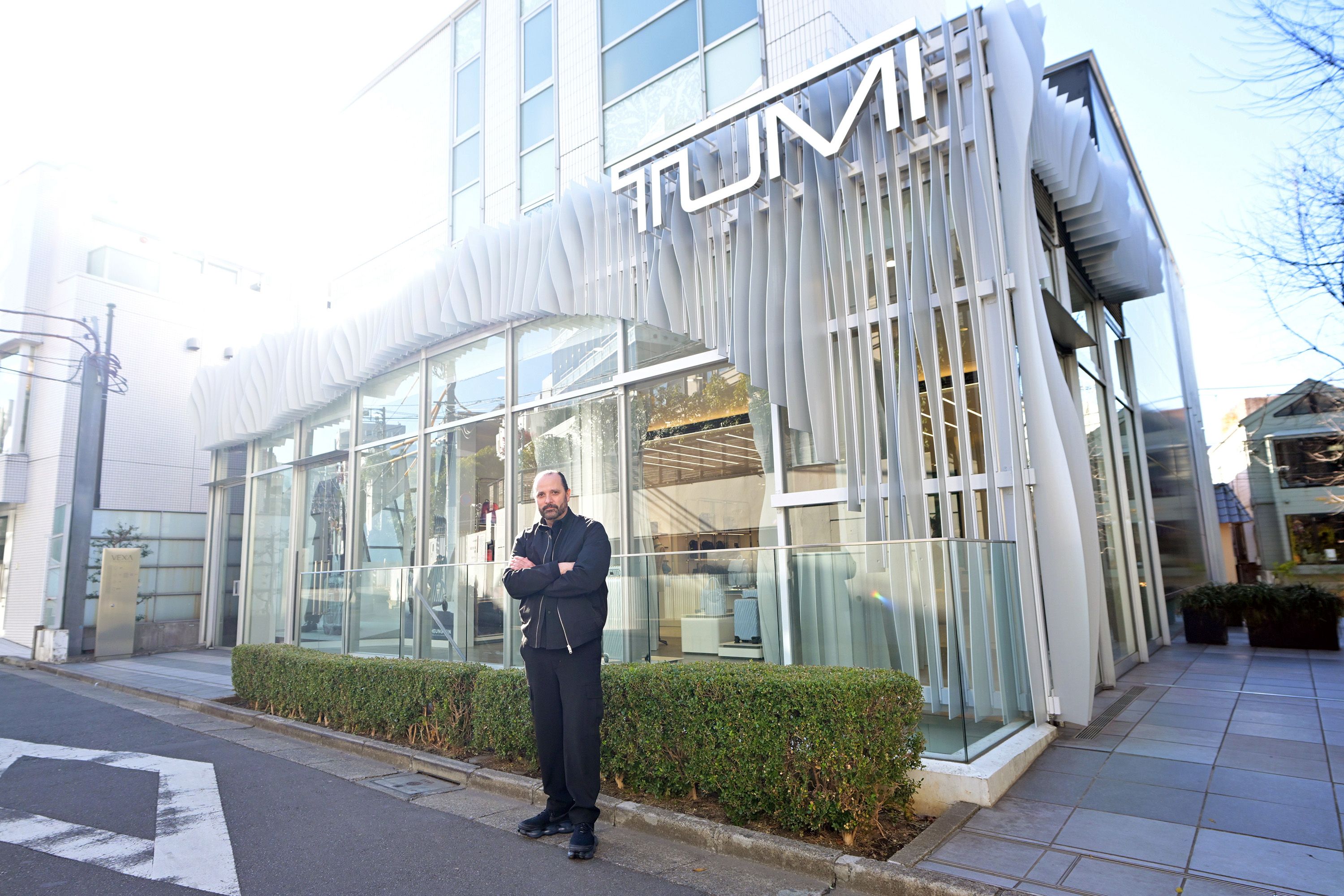 来日したクリエイティブディレクターが明かす トゥミデザインの秘密 「TUMIはノーマルを超えていく」｜エスクァイア日本版
